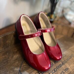 Umi Red Maryjanes Sz 34 / US 2